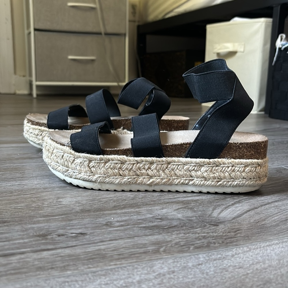 Platform sandals - Picture 2 of 2